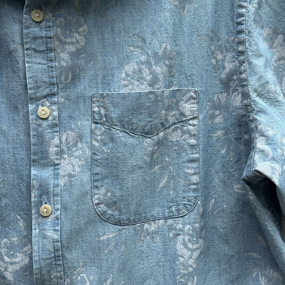 Old Navy Everyday Shirt Regular Fit Light Blue Denim with Floral Print Sz XL - Picture 4 of 7